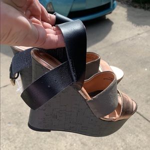 Unique wedges in black, gray and gold tones